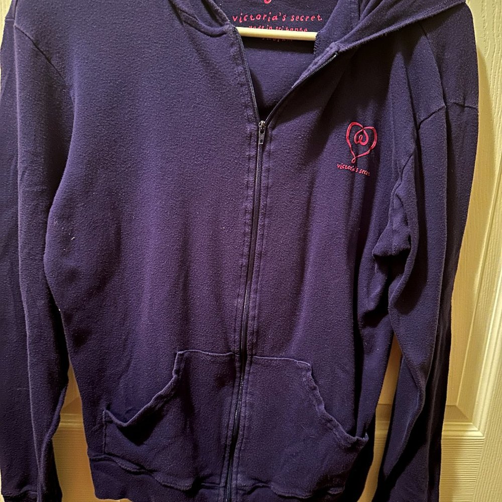 VICTORIA'S SECRET NAVY HOODIE. ZIP Up  LONG SLEEVE w/  Pink Heart Accents Medium
